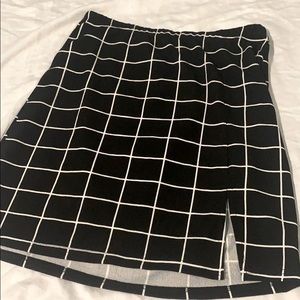 ✨NEW✨ Black Plaid Skirt